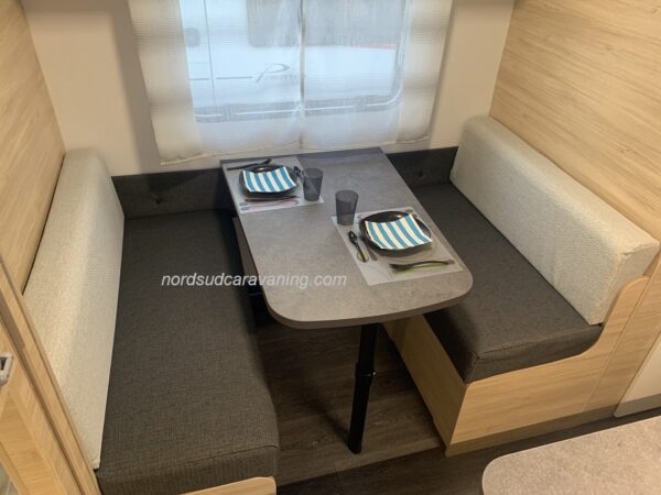 Caravelair alba 426 dinette