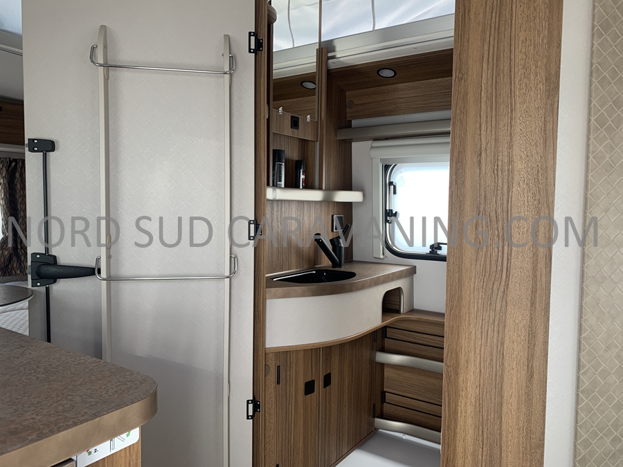 salle de bain eriba touring 430 legend