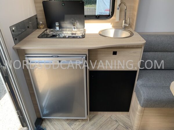 Caravelair 410 sport line cuisine