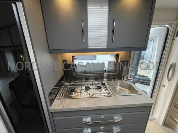 HOBBY DE LUXE 490 KMF – Image 5