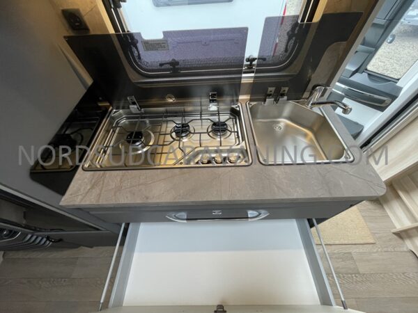 HOBBY DE LUXE 490 KMF – Image 8