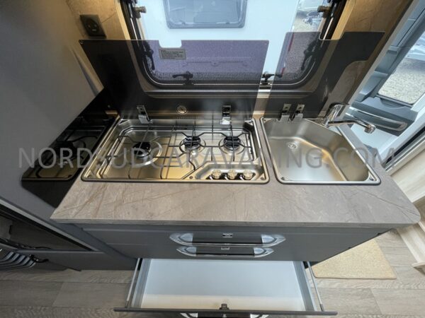 HOBBY DE LUXE 490 KMF – Image 9