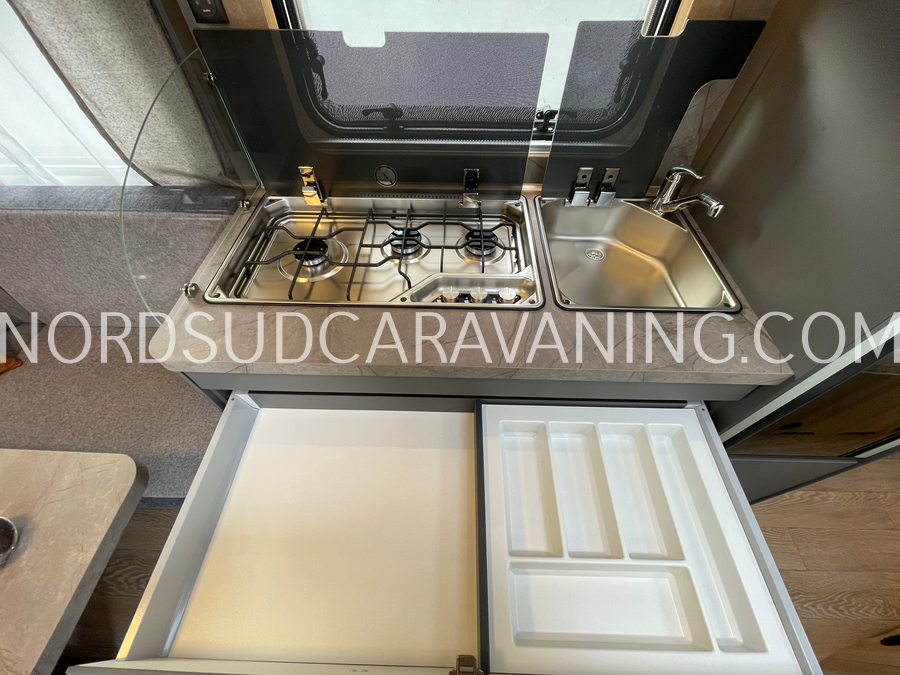 HOBBY DE LUXE 460 UFE – Image 8