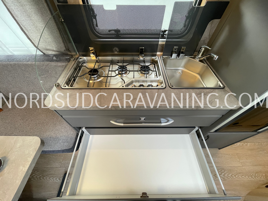 HOBBY DE LUXE 460 UFE – Image 9