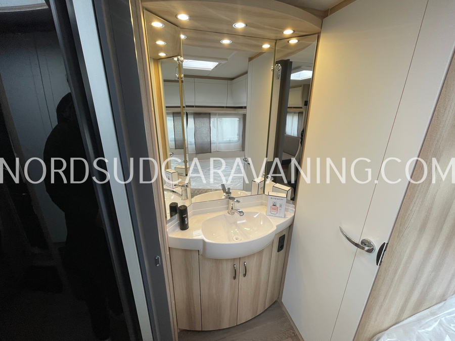 HOBBY DE LUXE 460 UFE – Image 19