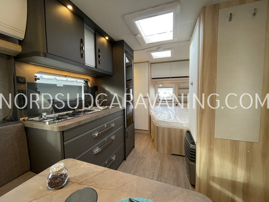 HOBBY DE LUXE 460 UFE – Image 24