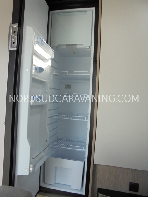 BÜRSTNER PREMIO LIFE 425 TS – Image 4