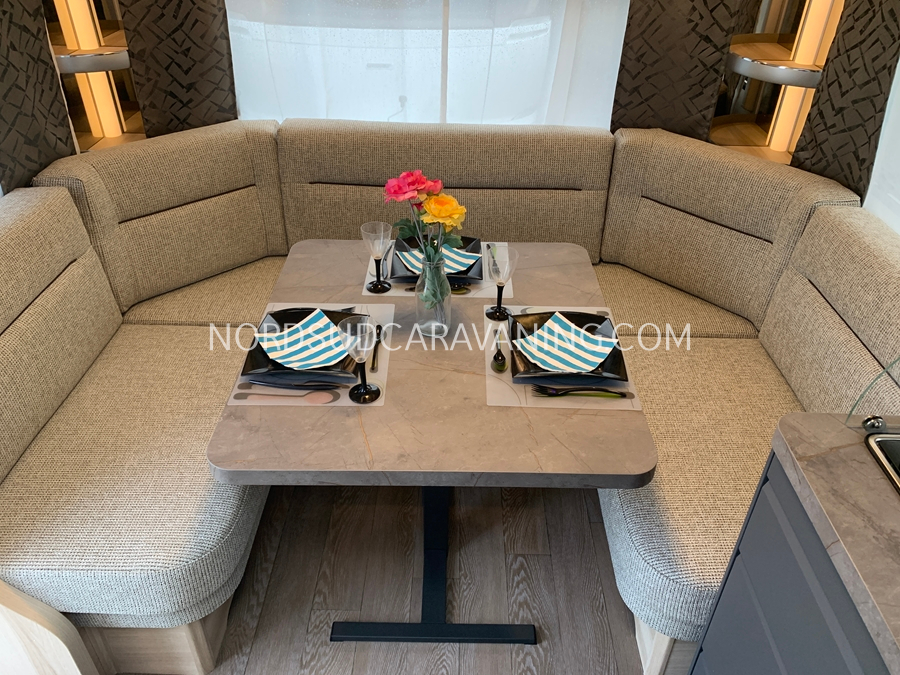 HOBBY DE LUXE 460 UFE – Image 2