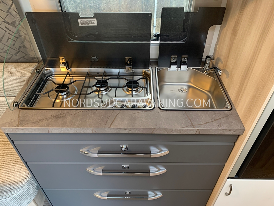 HOBBY DE LUXE 460 UFE – Image 6