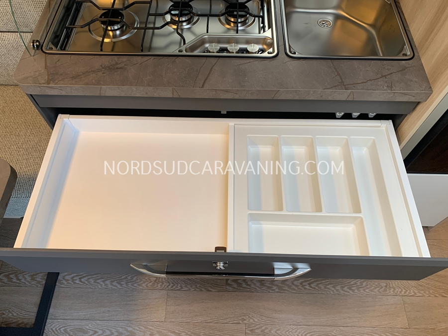 HOBBY DE LUXE 460 UFE – Image 8